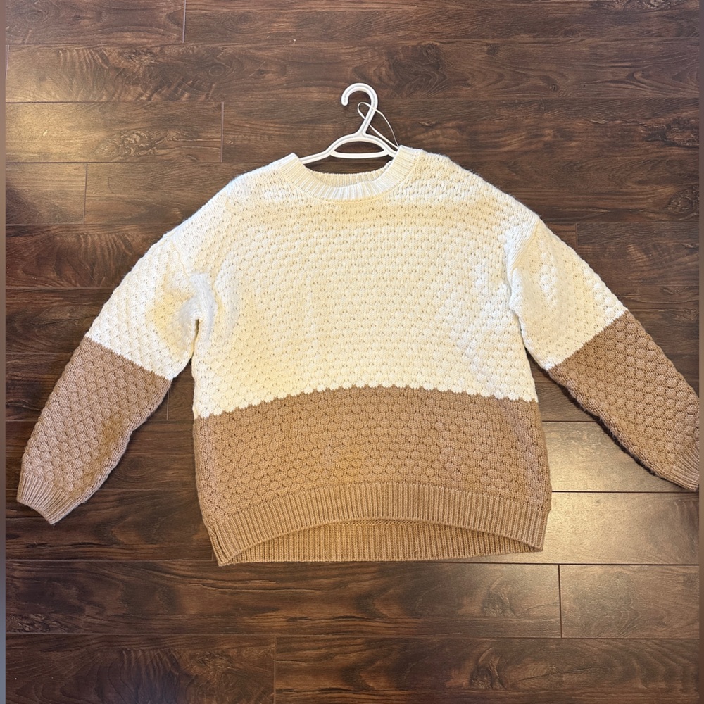 Chic Two-Tone Knit Sweater - Cream and Tan